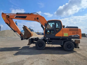Doosan DX210W-7B