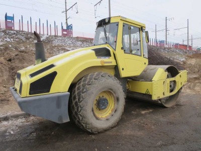  Каток  BOMAG 213  2007 года