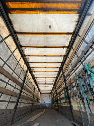 Schmitz Cargobull S01  2006 года, тентованный 39000 т. 82