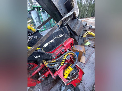  Гусеничный харвестер John Deere 260  