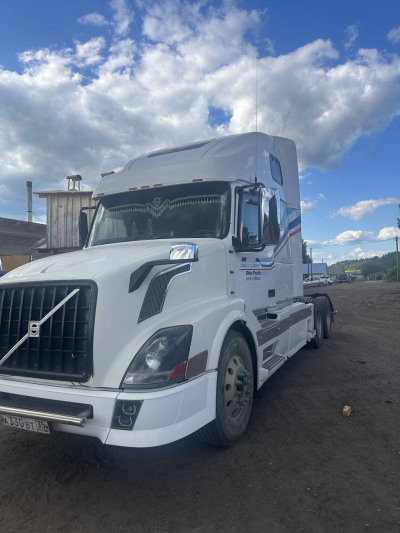 Volvo VNL  2003 года