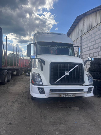 Volvo VNL  2003 года