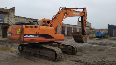  Экскаватор Doosan SOLAR 225NLCV  2011 года