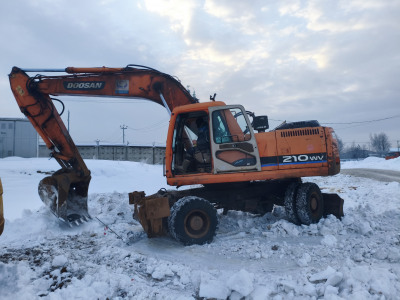  Экскаватор Doosan 210 W-V  2012 года