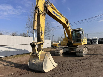 Komatsu PC220LC-8M0 2022