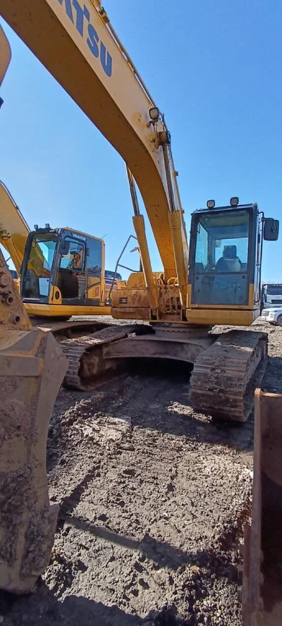 Komatsu PC220-8M0