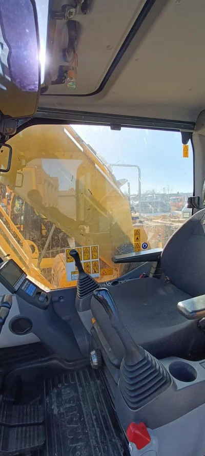  Экскаватор Komatsu PC220-8M0  2023 года