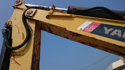 Экскаватор YANMAR B-22 2002 года