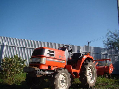  Трактор Kubota GT-3  2006 года
