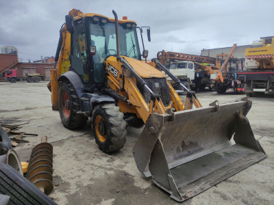 Экскаватор-погрузчик JCB 3CX 2011 года