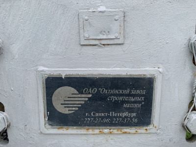 Вибропогружатель В-402  2001 года