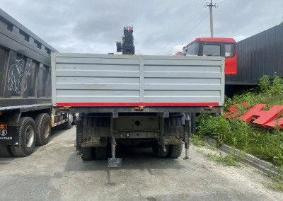 Бортовой прицеп Shacman X3000 c КМУ Инман 2024 года
