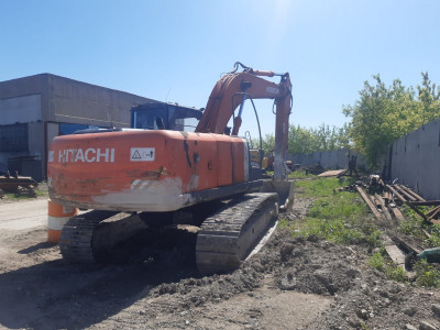  Экскаватор Hitachi ZX200LC-3  2010 года