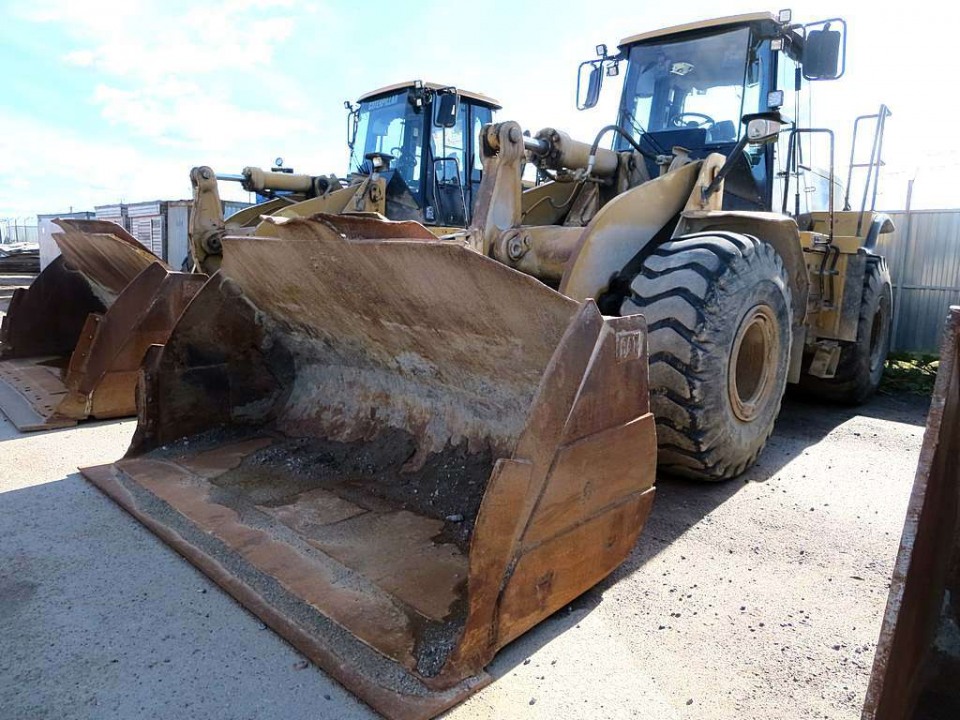  Погрузчик фронтальный Caterpillar 966H  2012 года