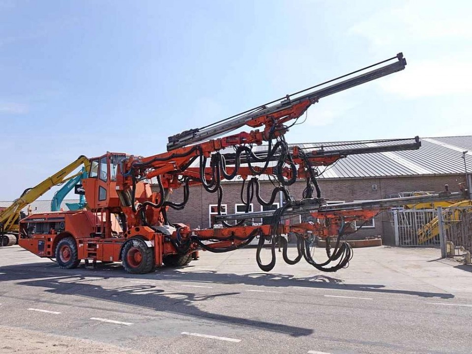  TAMROCK T12  2006 года