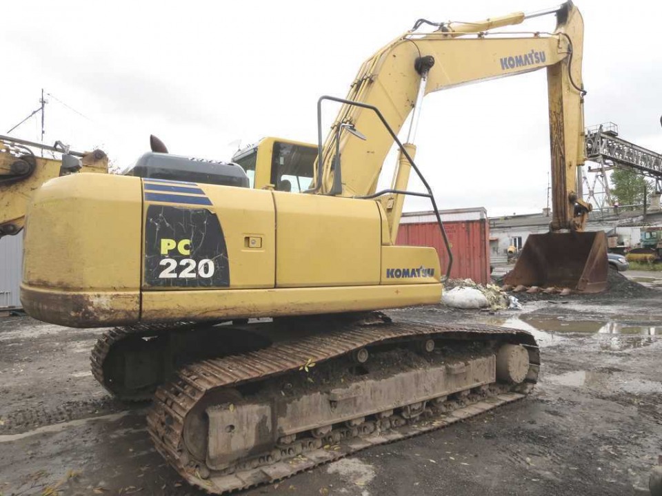  KOMATSU 220  2012 года