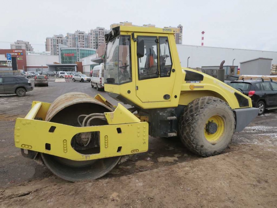  Каток  BOMAG 213  2007 года