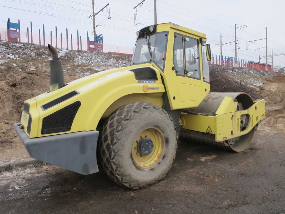  Каток  BOMAG 213  2007 года