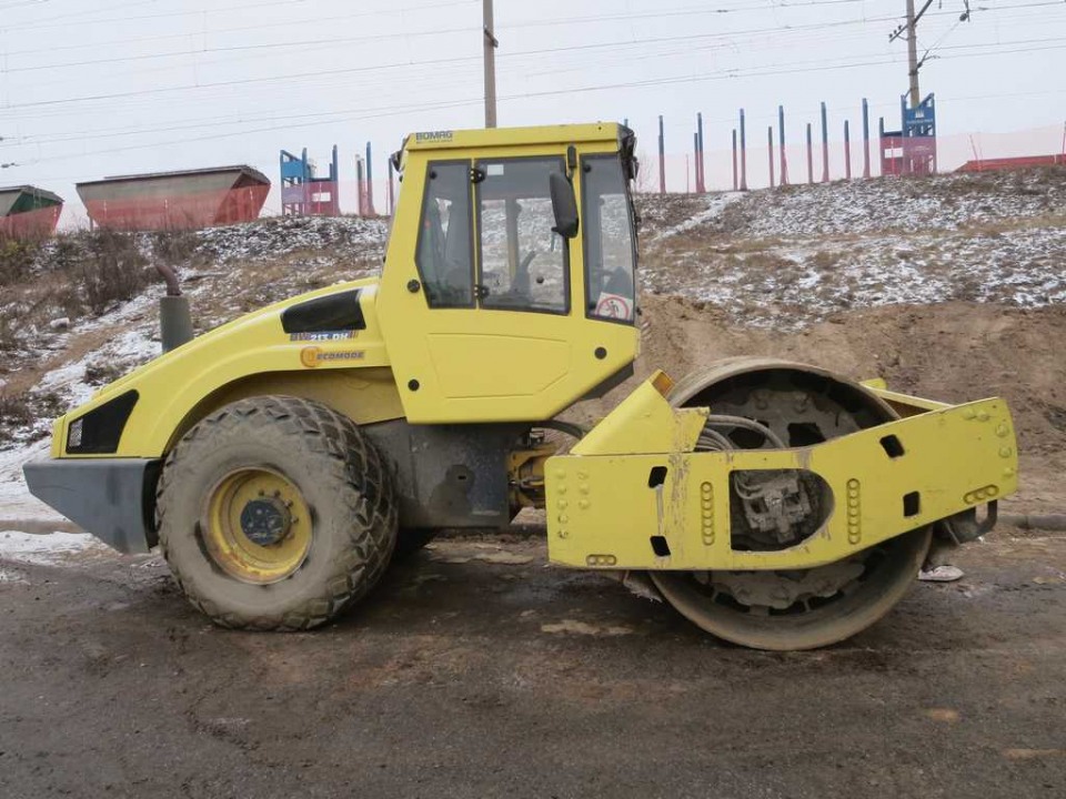  Каток  BOMAG 213  2007 года