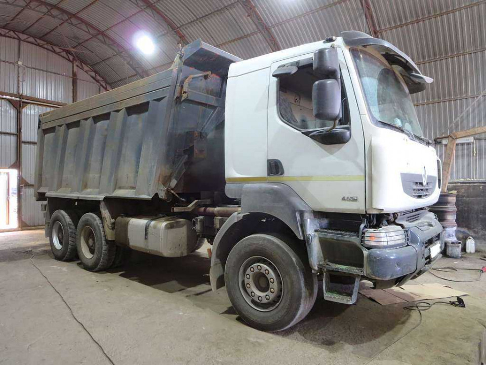  Самосвал  RENAULT KERAX 6х4  2012 года