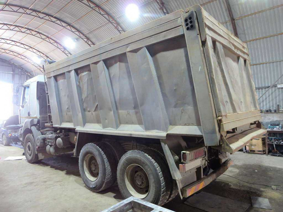  Самосвал  RENAULT KERAX 6х4  2012 года