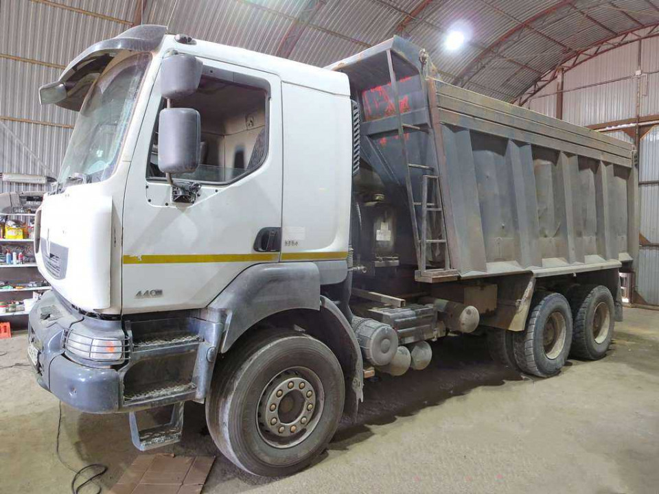  Самосвал  RENAULT KERAX 6х4  2012 года