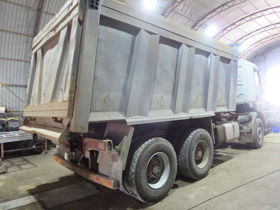  Самосвал  RENAULT KERAX 6х4  2012 года