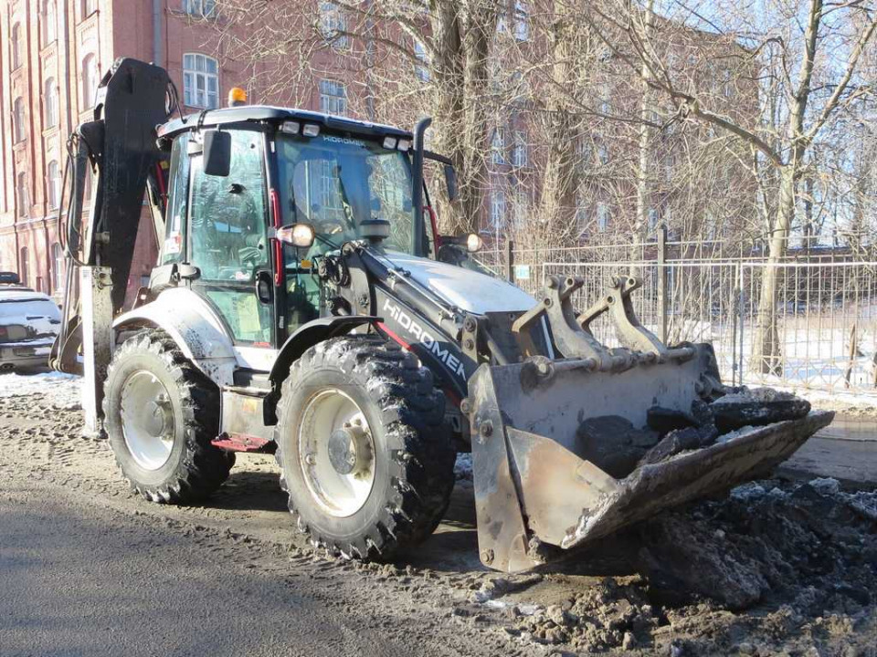  Экскаватор-погрузчик HIDROMEK 102 S  