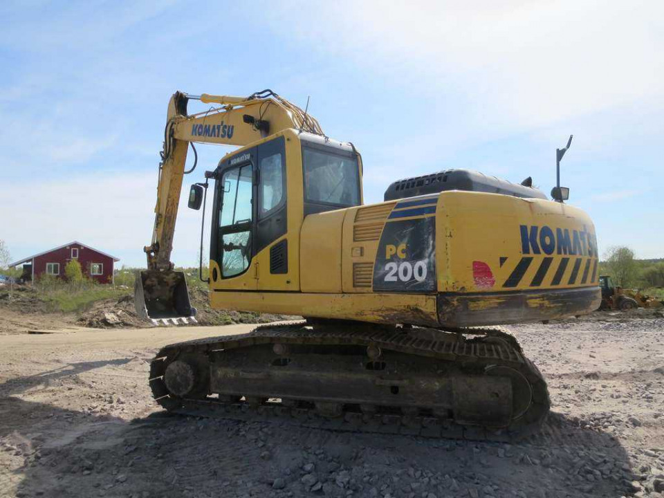  KOMATSU PC 200-8М0  
