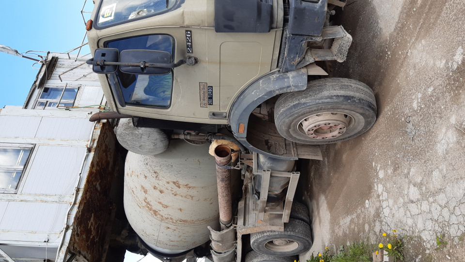  Бетоносмеситель Mercedes 2426  1992 года