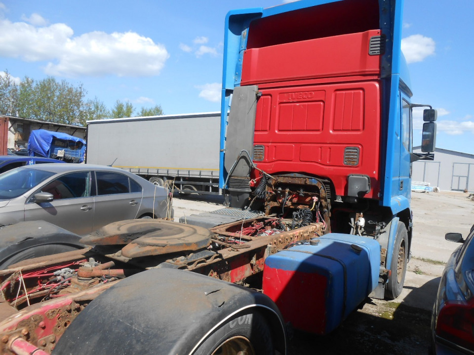IVECO EuroTech  1996 года, 4х2, 375 л.с.