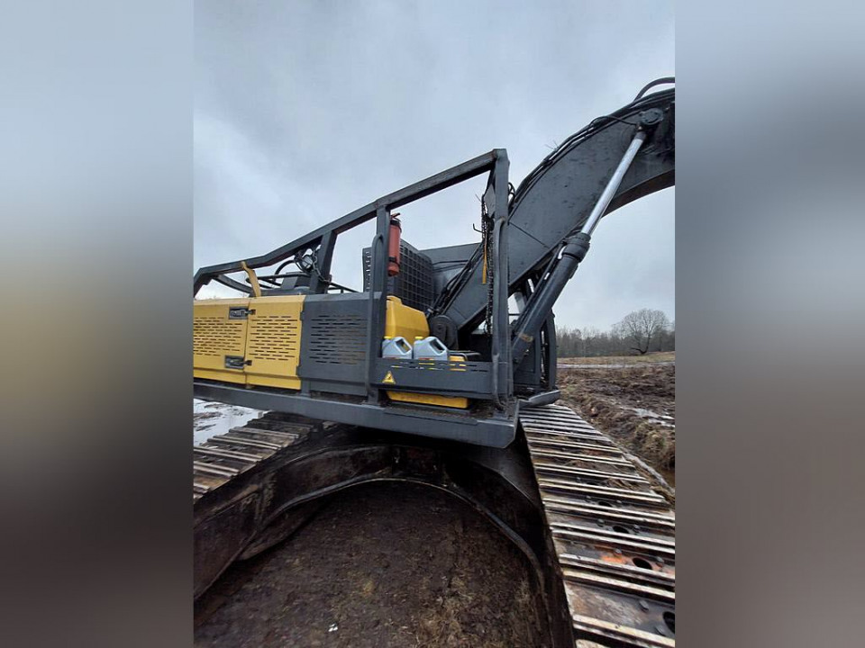  Гусеничный харвестер John Deere 260  