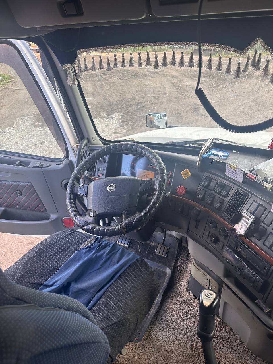 Volvo VNL  2003 года