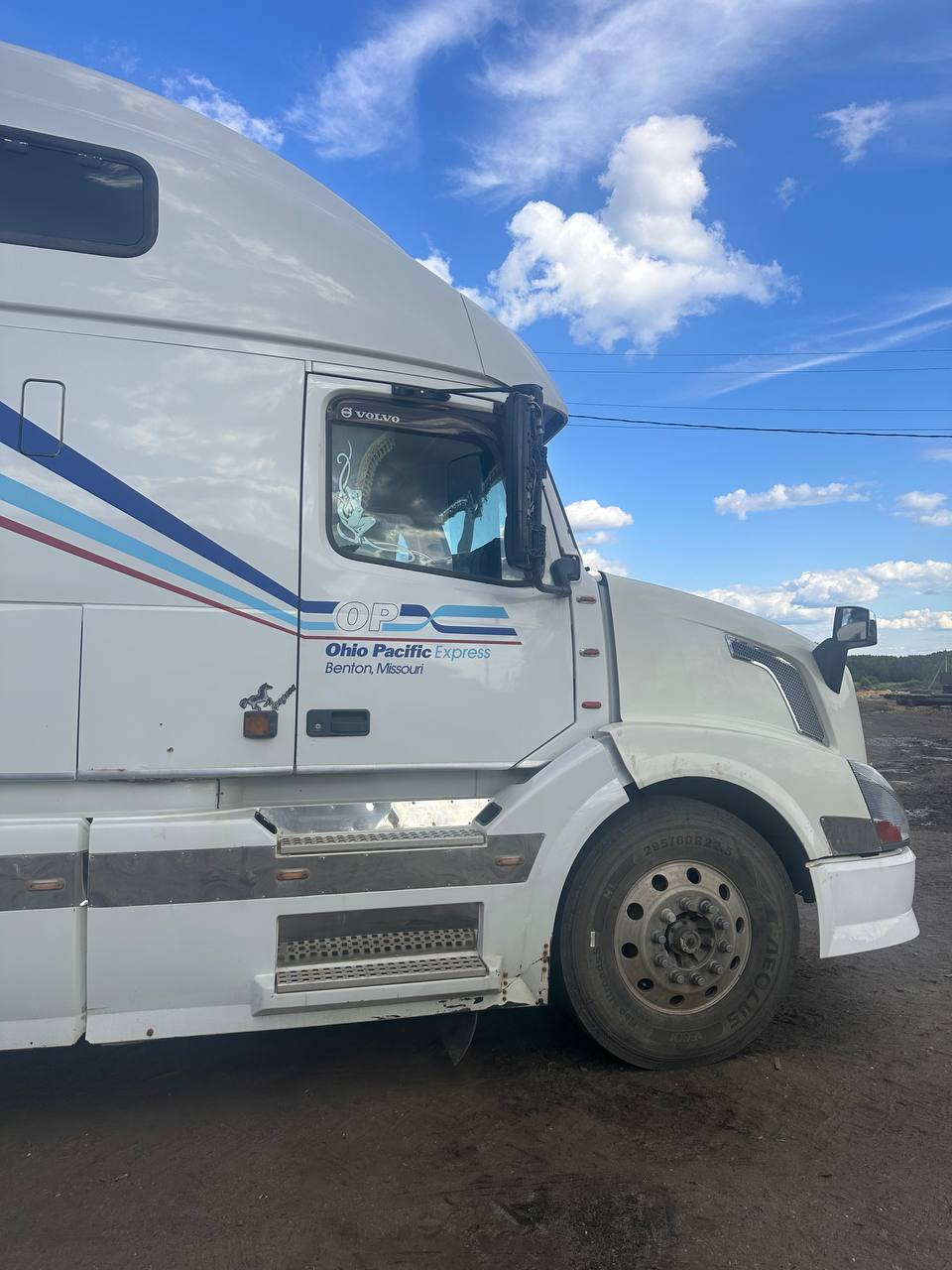 Volvo VNL  2003 года