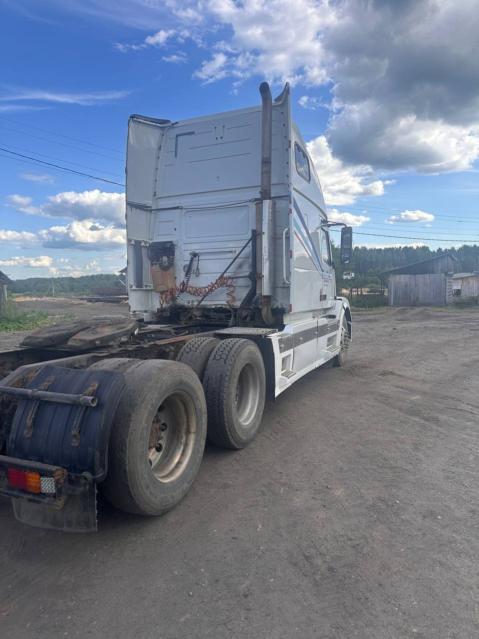 Volvo VNL  2003 года