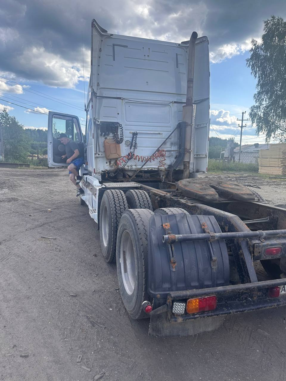 Volvo VNL  2003 года