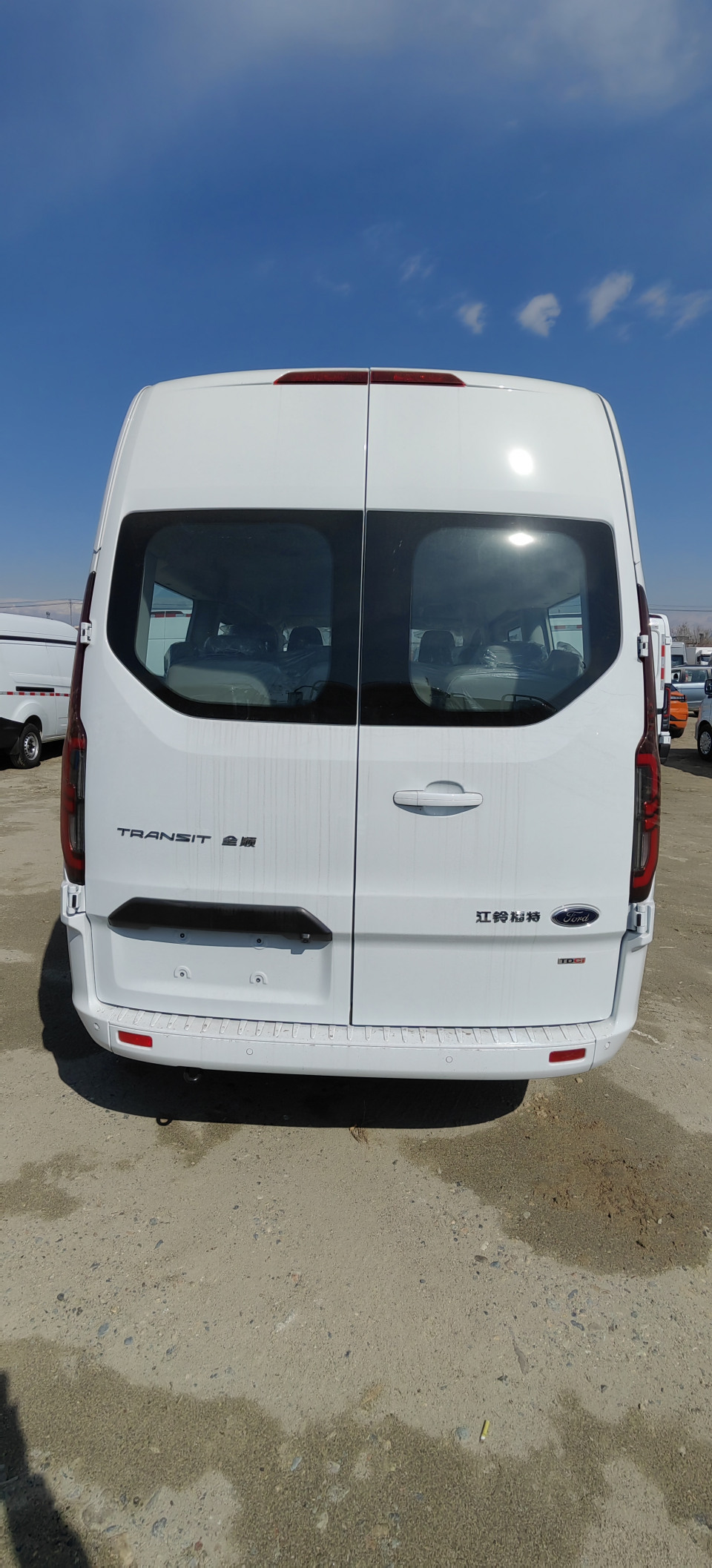 Ford Transit  2025 года, мест 9