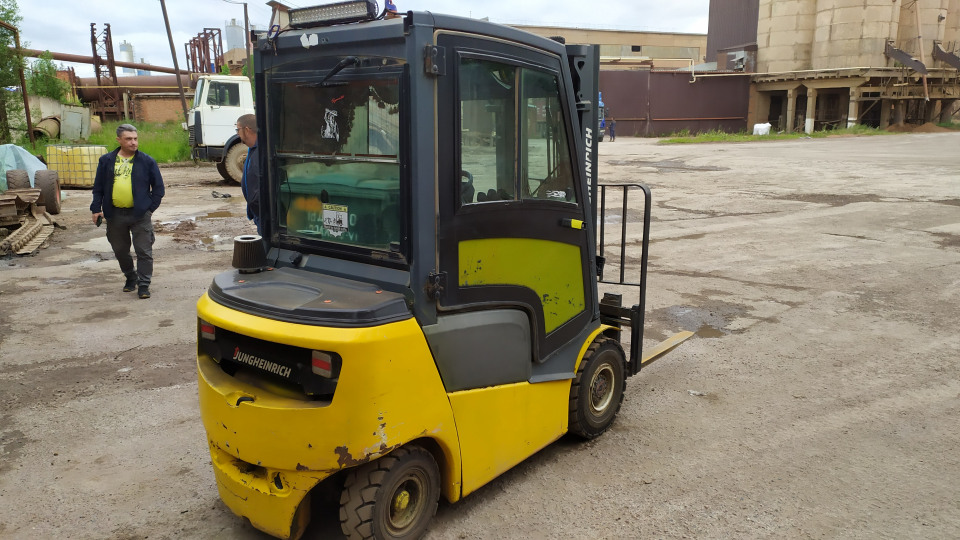  Погрузчик Daewoo Jungheinrich DFG 320  2015 года