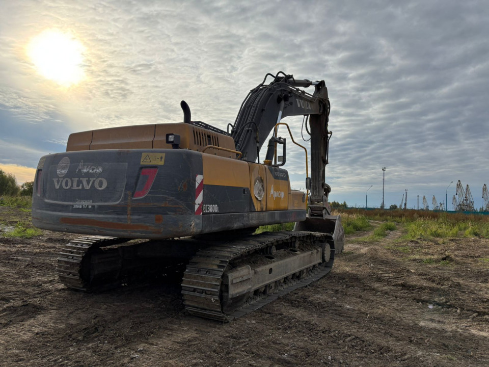  Экскаватор Volvo EC380DL  2020 года