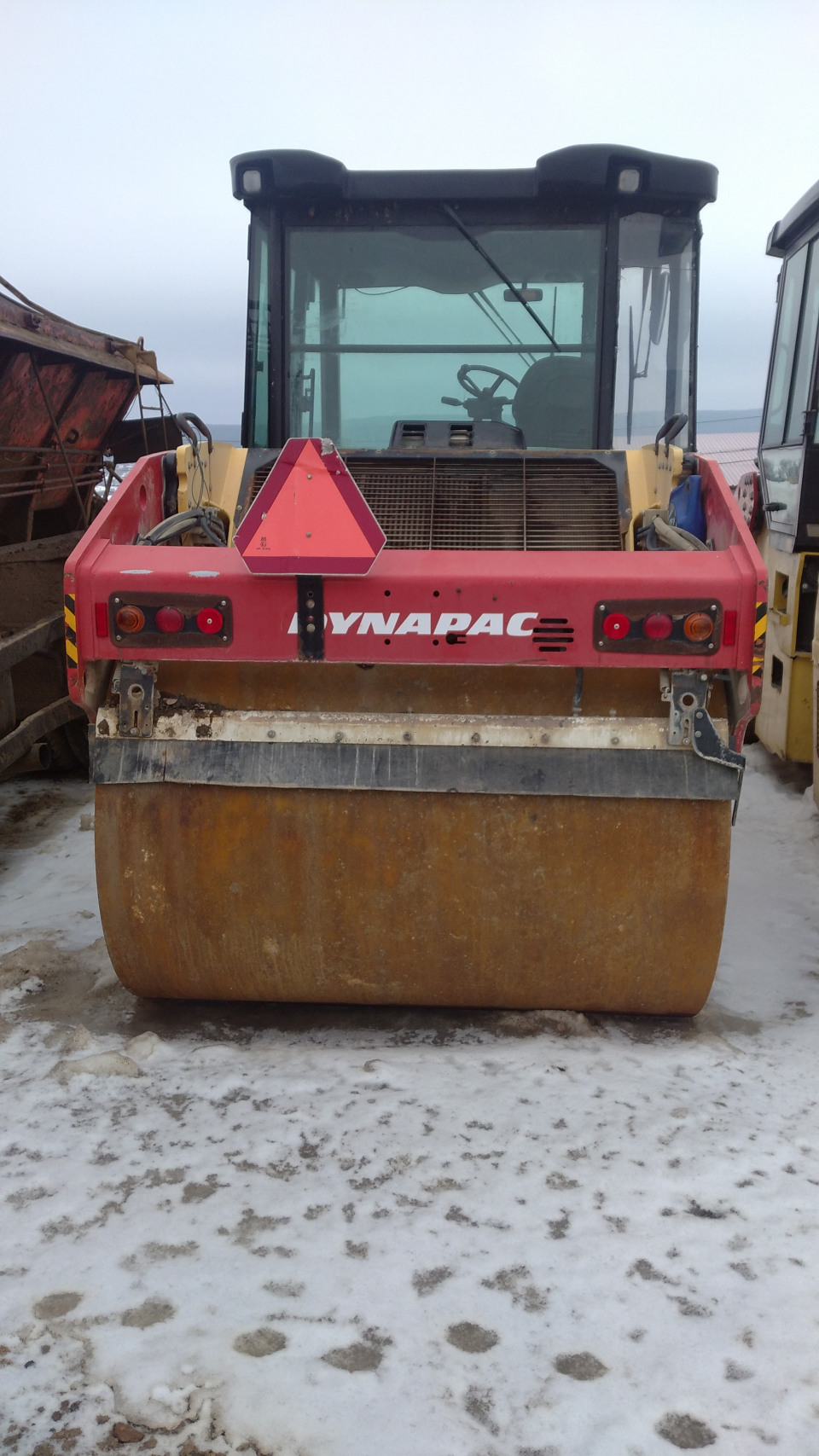  Каток  DYNAPAC CC424F  2013 года
