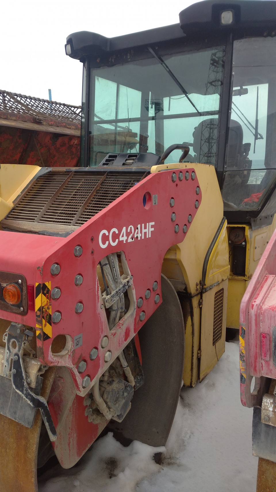  Каток  DYNAPAC CC424F  2013 года