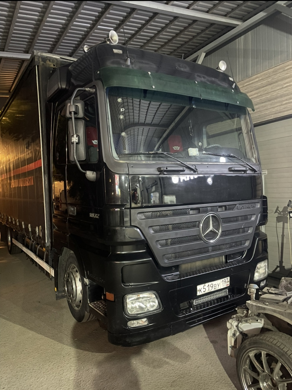 Mercedes Актрос 1832  2004 года, 10000 т