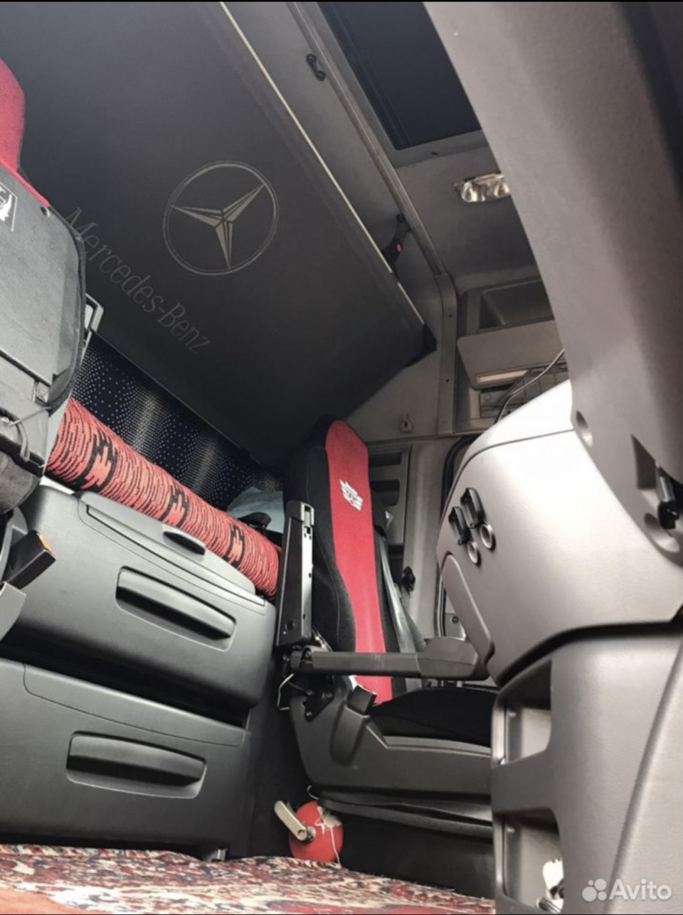Mercedes Актрос 1832  2004 года, 10000 т