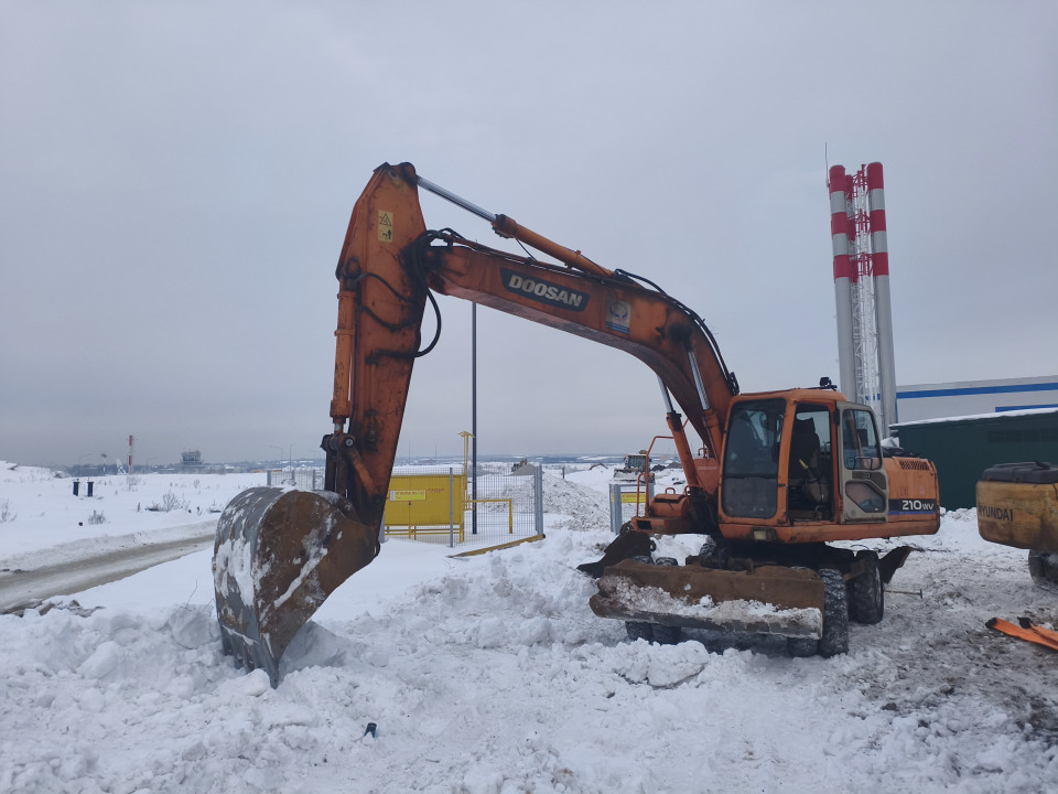  Экскаватор Doosan 210 W-V  2012 года