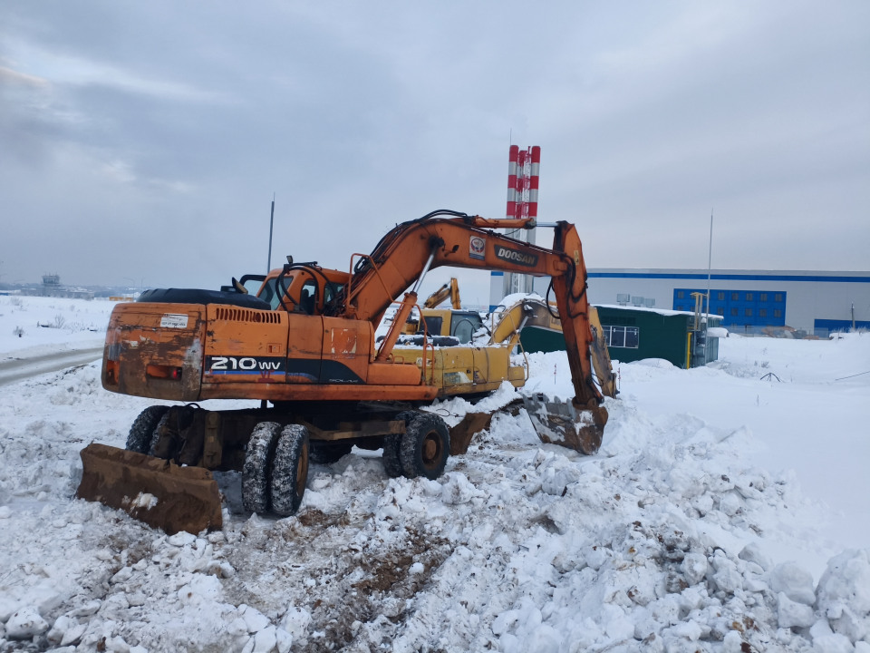  Экскаватор Doosan 210 W-V  2012 года