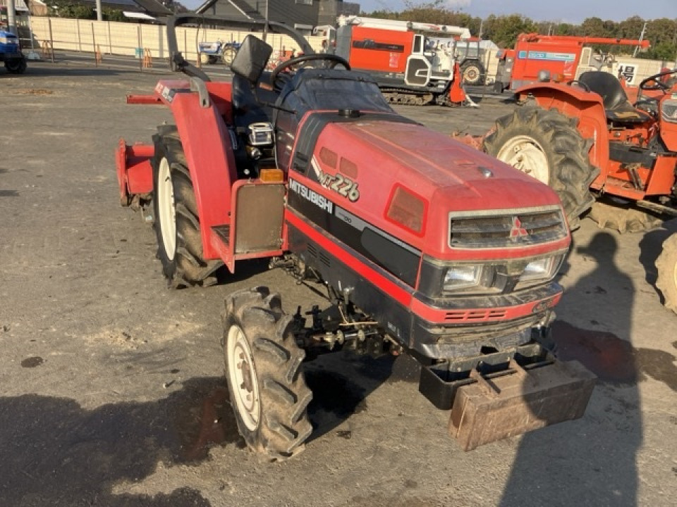  Трактор Mitsubishi MT226  2002 года