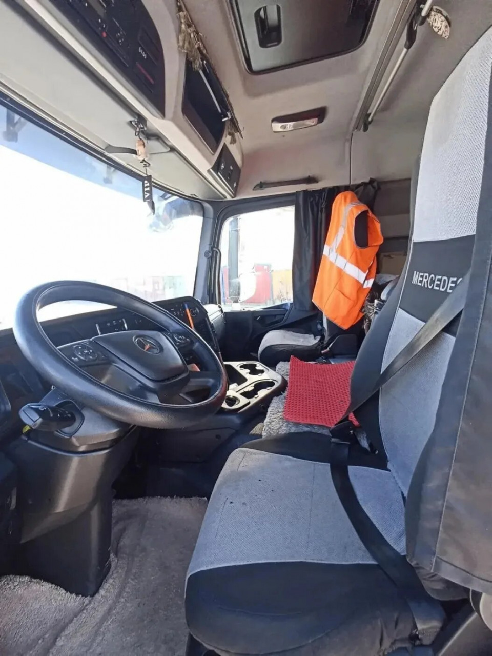 Mercedes-Benz Arocs 3348AS  2021 года, 6х6, 480 л.с.