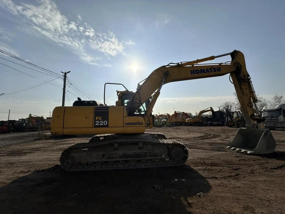  Экскаватор Komatsu PC220LC-8M0  2022 года