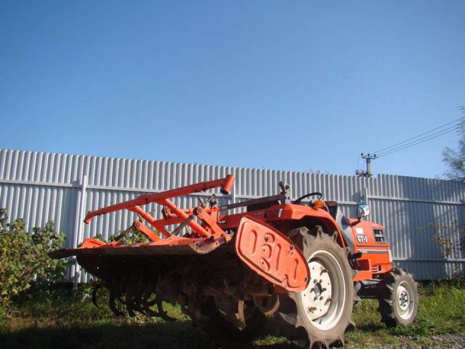  Трактор Kubota GT-3  2006 года