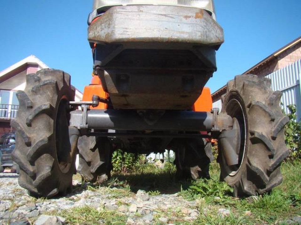  Трактор Kubota GT-3  2006 года